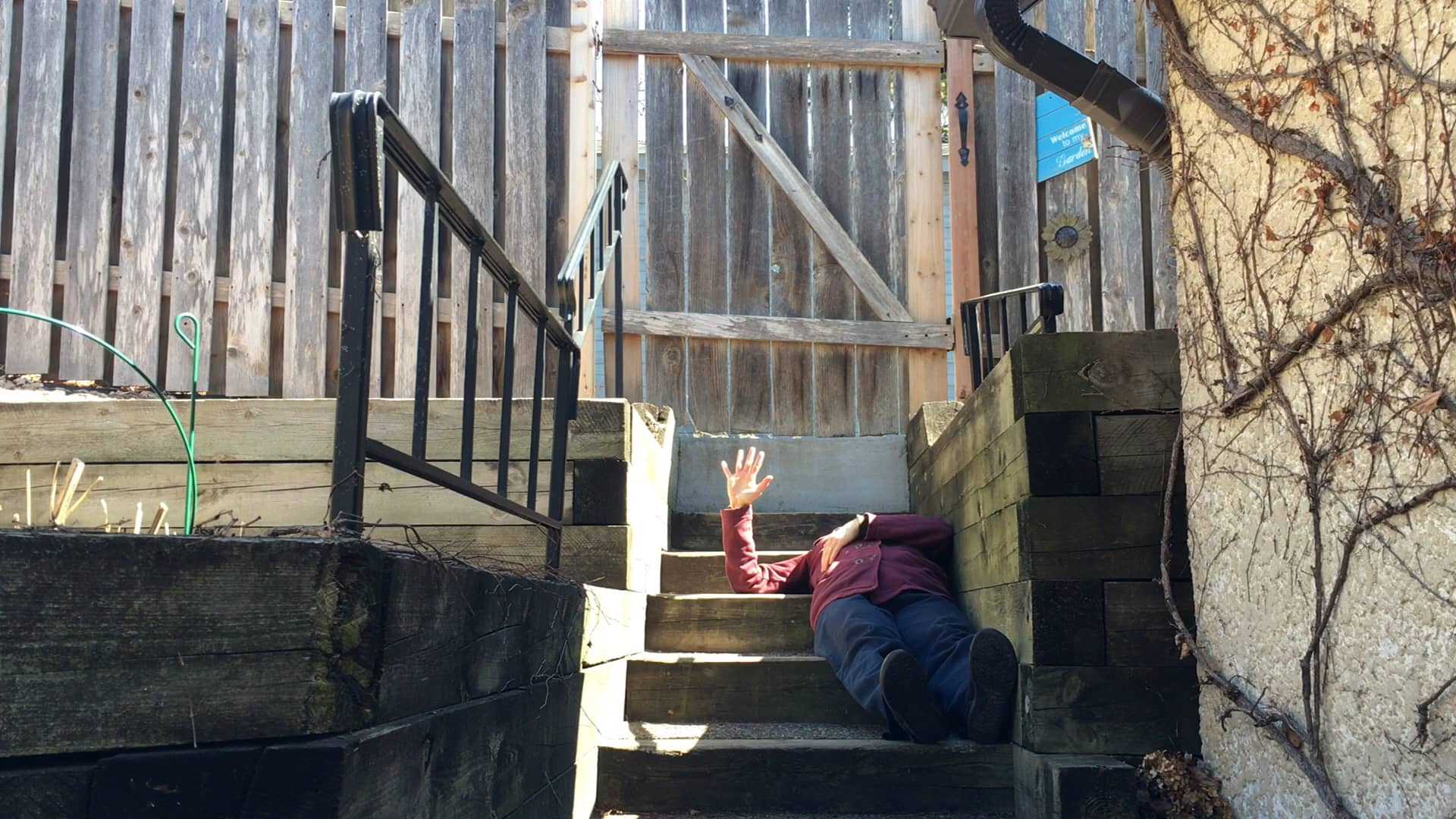 Free download [studies of the in-between] video and edit with RedcoolMedia movie maker MovieStudio video editor online and AudioStudio audio editor onlin